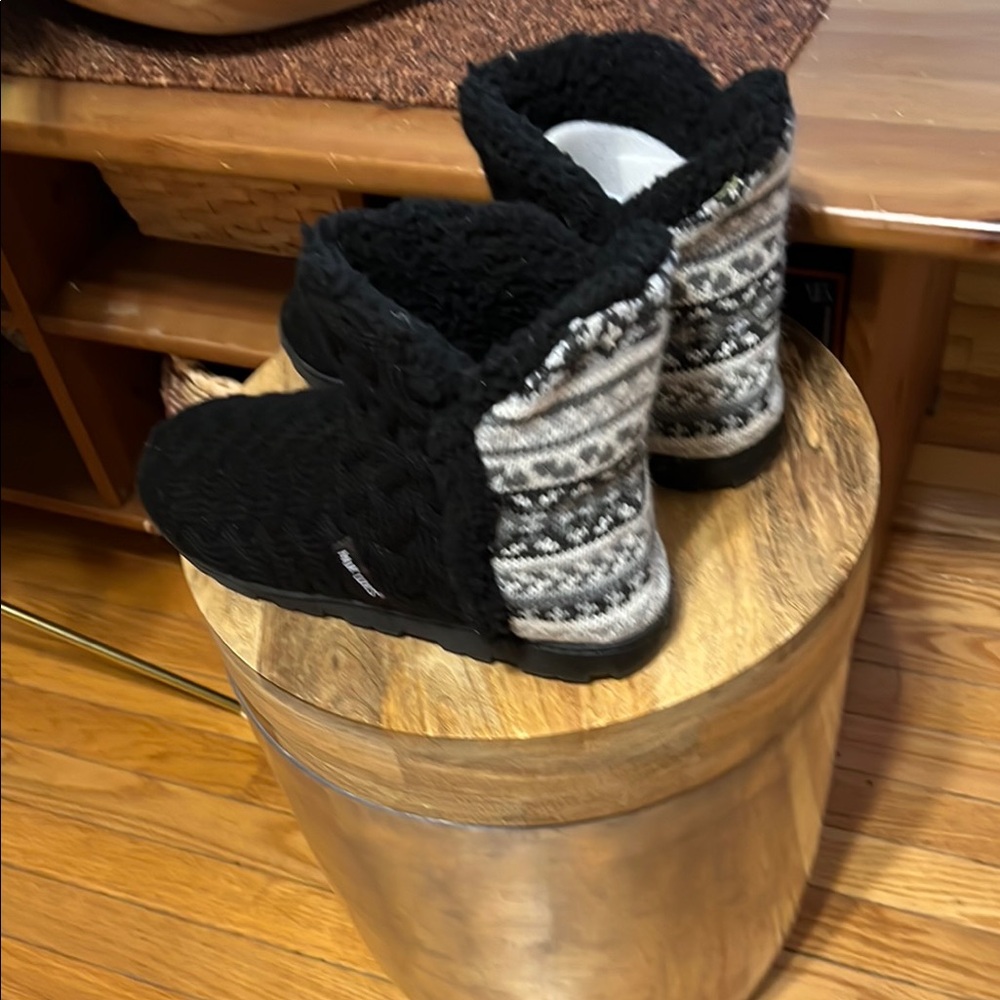 Muk Luks Black and Gray Women's Slippers